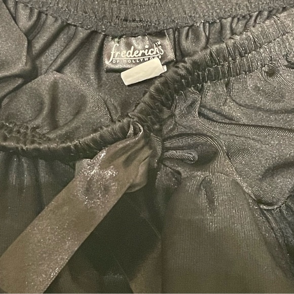 Frederick’s of Hollywood Black Ruffle Mini Skirt – Y2K Burlesque Vibes! - Picture 2 of 4